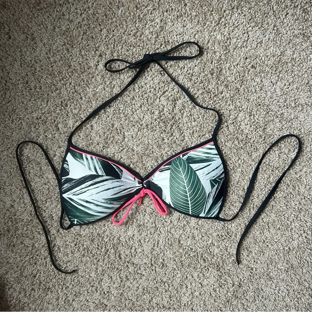 W Eidon Surf Otemanu Mila Green Leaf Swim Bikini Top Only Size M |A
